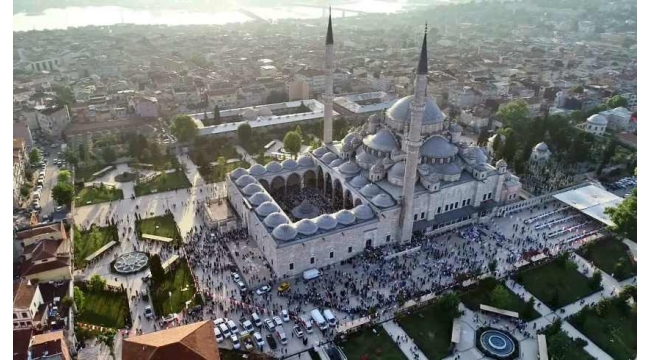 Tarihi Fatih Camii’nde milyonluk zimmet skandalı !