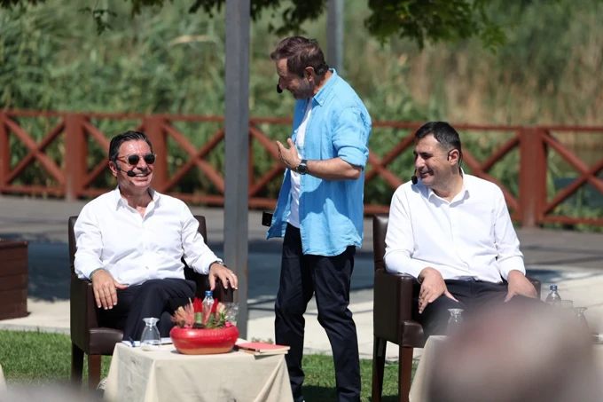 HAYIRLI İŞLER BAŞKAN ! MİLLETİN PARASINI NASIL DAĞITIYORSUN BÖYLE?