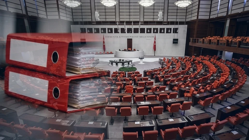 Meclis'te hareketli dakikalar! Özgür Özel ve milletvekilleri için dokunulmazlık fezlekesi sevk edildi